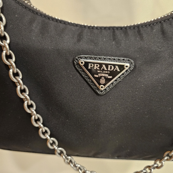 Authentic Prada Re-Edition 2005 Shoulder/Crossbody Bag - Picture 10 of 13